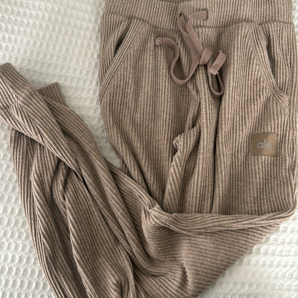 ALO joggers